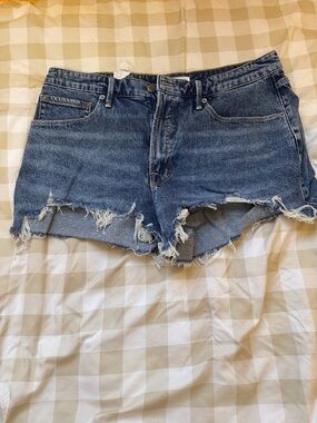 GOOD AMERICAN Classic Distressed Denim Shorts - Blue